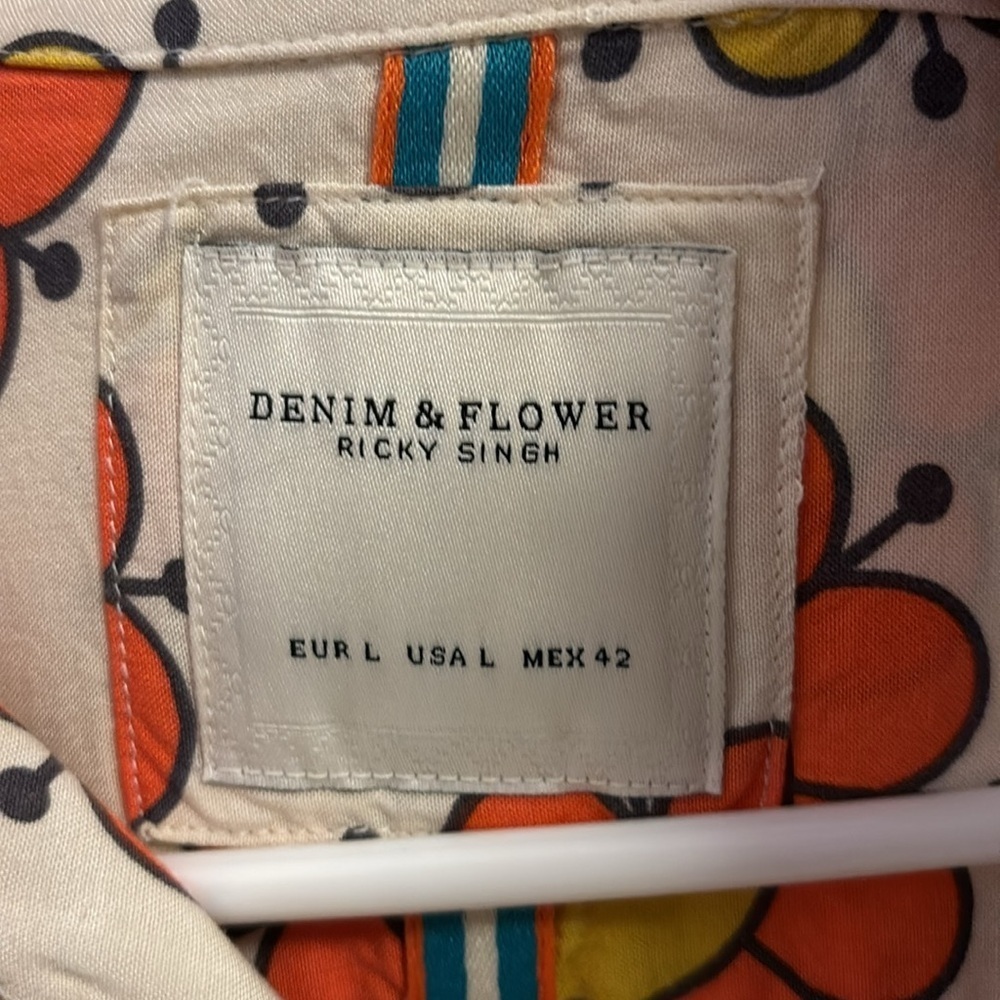 DENIM & FLOWER…BY RICKY SINGH…SIZE LARGE…FUN RETRO BLOUSE 100% VISCOSE - Picture 2 of 4